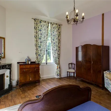 住宿加早餐酒店 La Brasserie D'hotes De Delphine Saulgé