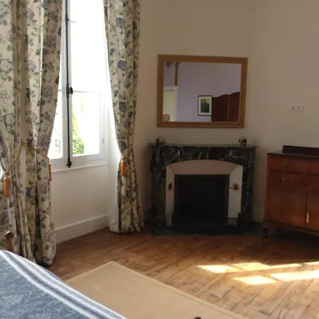 La Brasserie D'hotes De Delphine Saulgé