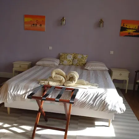 La Brasserie D'hotes De Delphine 住宿加早餐酒店 Saulgé