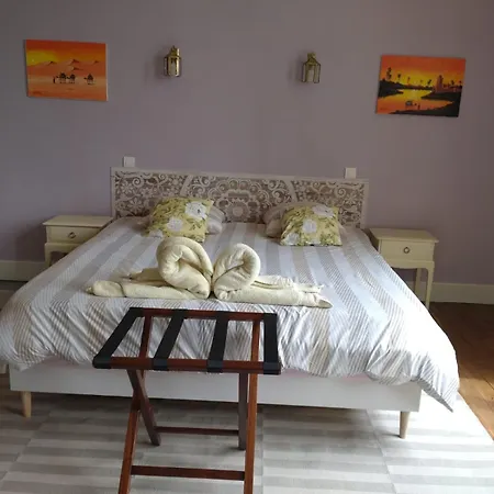 Bed and Breakfast La Brasserie D'hotes De Delphine Saulgé
