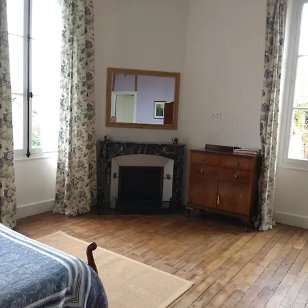 La Brasserie D'hotes De Delphine Saulgé