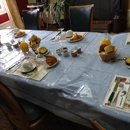 La Brasserie D'hotes De Delphine * Saulgé