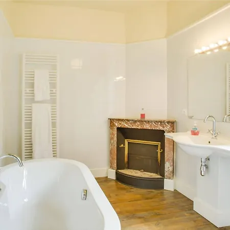 La Brasserie D'hotes De Delphine Bed and Breakfast 3*