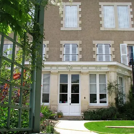 La Brasserie D'hotes De Delphine Bed and Breakfast