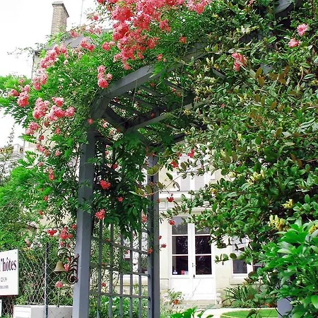 Bed and Breakfast La Brasserie D'hotes De Delphine Saulgé